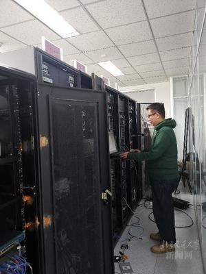 寒冬中的坚守——记电信学院师生寒假科研与服务纪实